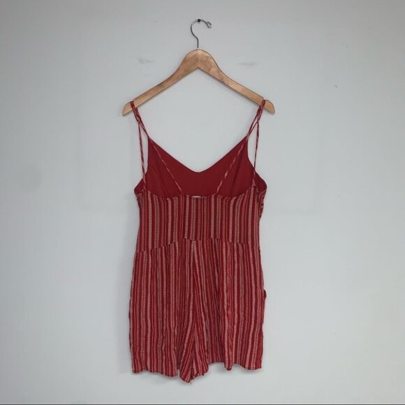 One Clothing Chevron Striped Romper Red White Shorts V-neck Women’s Size Large - Picture 6 of 11